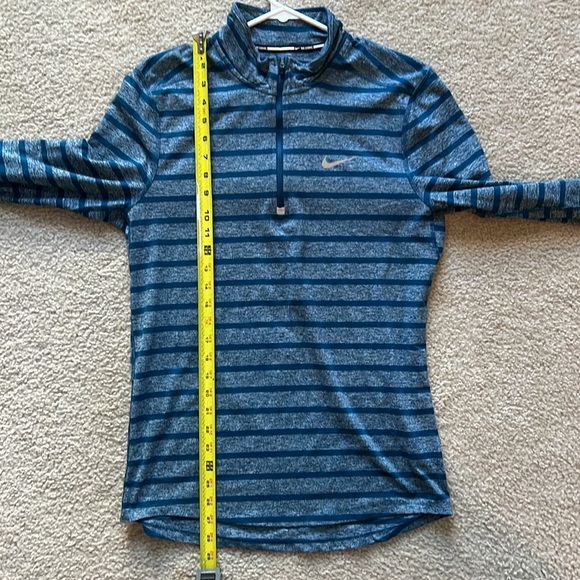 Nike Pullover - Picture 10 of 11